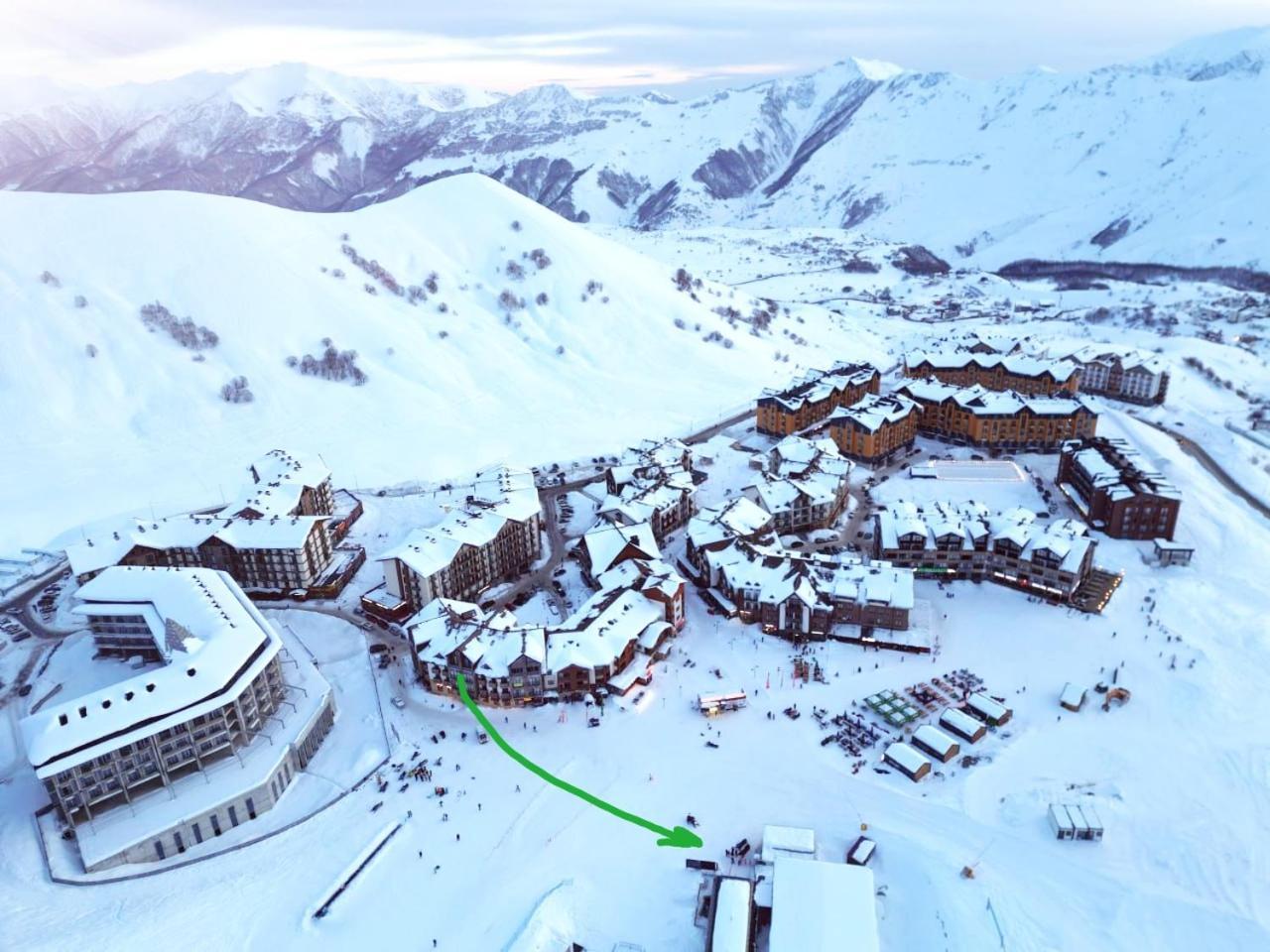 New Gudauri Apartment Near The Ski Lift Bagian luar foto