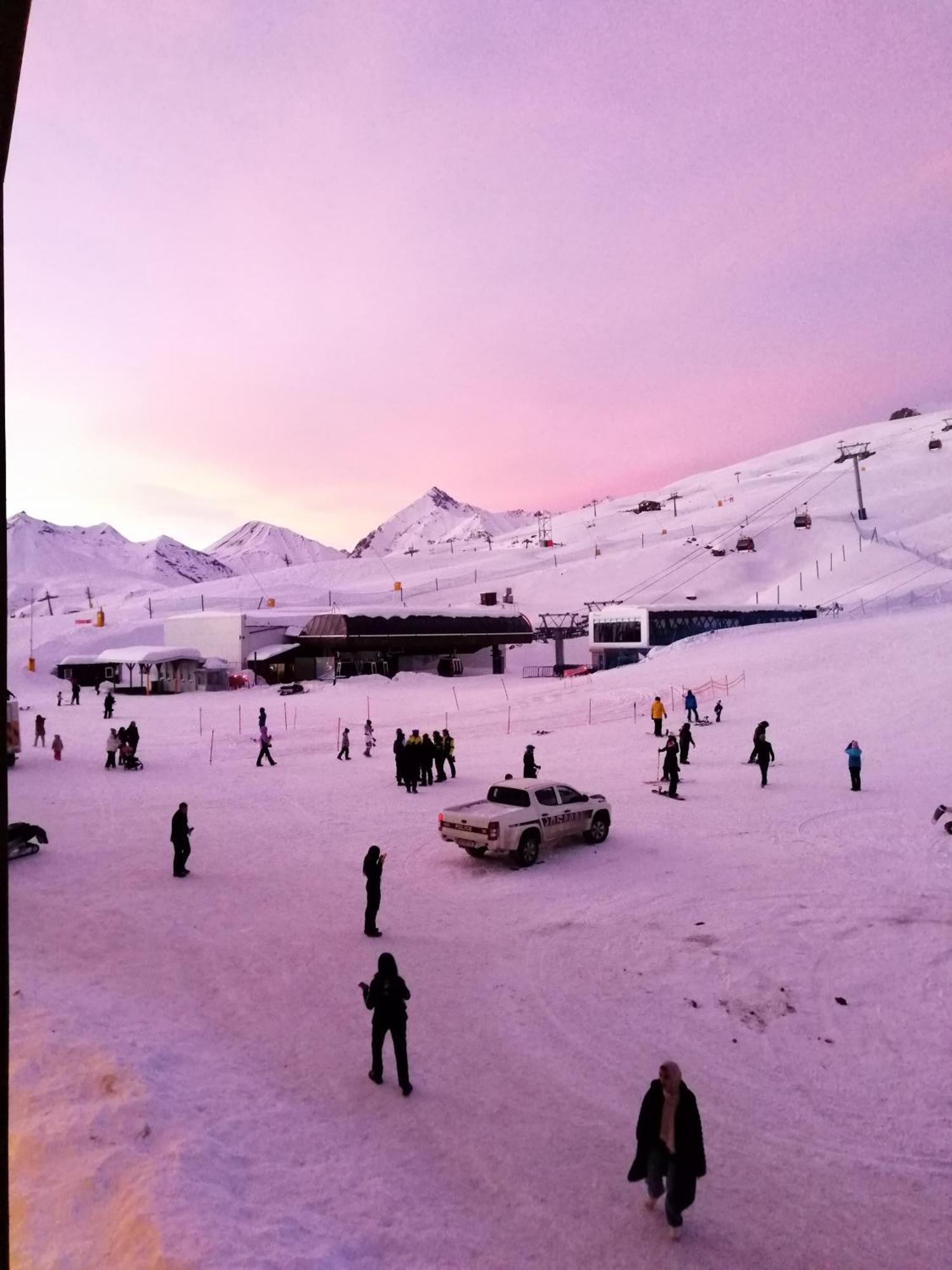 New Gudauri Apartment Near The Ski Lift Bagian luar foto